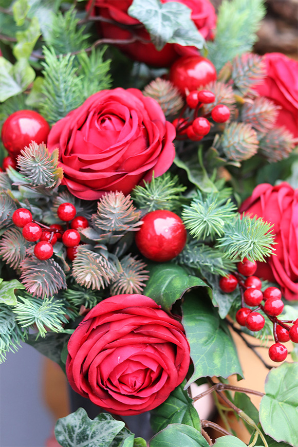 Red Love, zimowa dekoracja nagrobna w misie