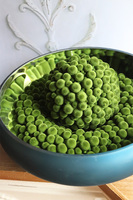 Modern Cecile Moss Blue, nowoczesny stroik świąteczny z kulą