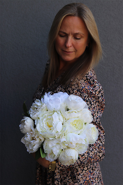 Peonies Classic, flowerbox z kremowymi peoniami