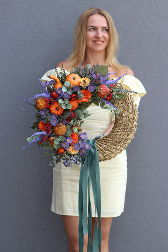 Jesienna Kraina, asymetryczny jesienny wianek na drzwi, śr.46cm