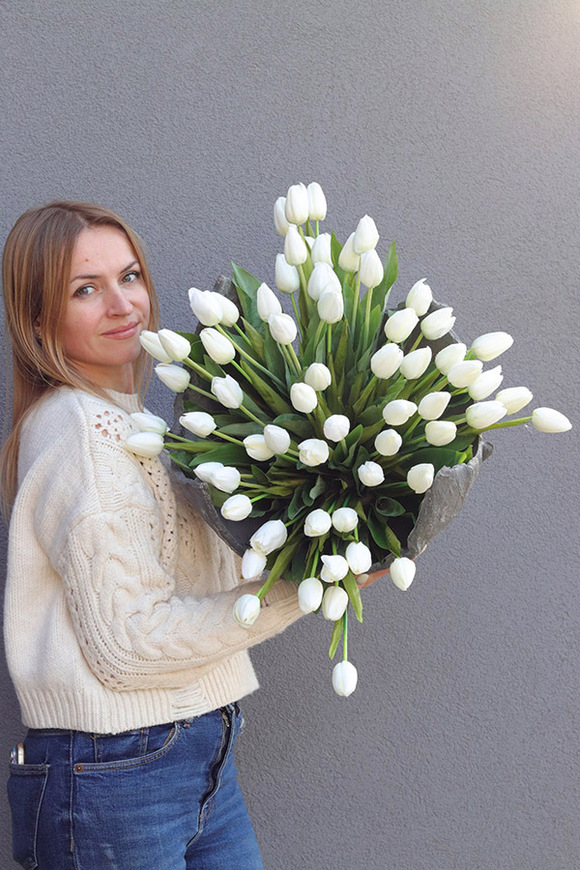 Volcan Tulippo White, kompozycja nagrobna 