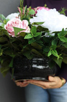 Memorita Karolka, nagrobna kompozycja w misie	