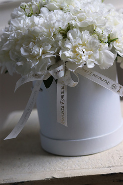 Estera, biały flowerbox komunijny, wys.35cm