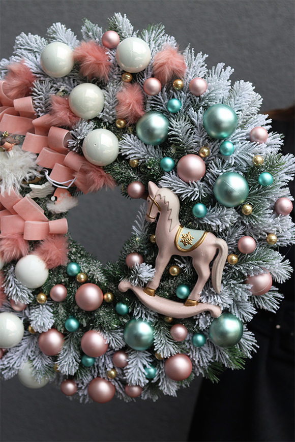  Konik Miętowy, świąteczny różowy wianek dekoracyjny