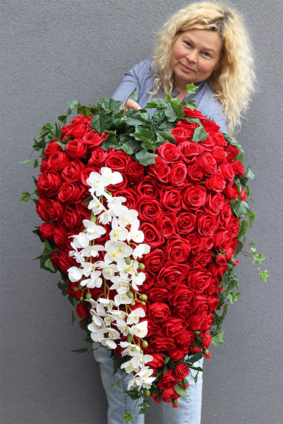 Serce Redulia Premium, bogata wiązanka nagrobna z róż