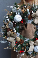 Goldira Delure, bogaty wianek świąteczny