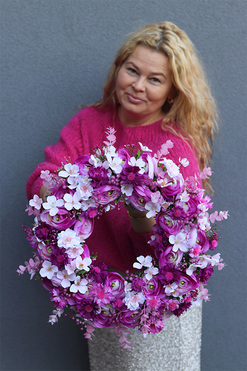 Różowy Dom, kwiatowy wianek na drzwi, śr.46cm