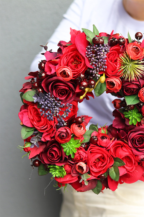 Czerwona Milanda piękny wianek na drzwi