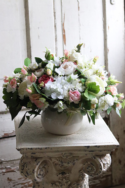 Cleo, elegancka kompozycja kwiatowa na stół, wym.30x46cm