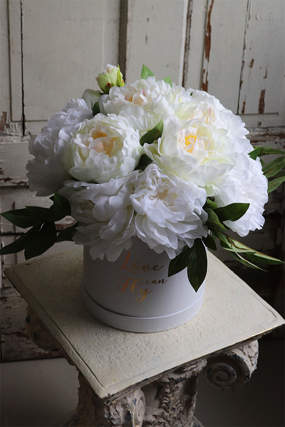 biały flowerbox z peoniami, Peonilla, wys.38cm