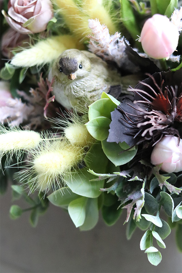 Modesta Beige, kompozycja wielkanocna z różowymi tulipanami, wym.25x69cm