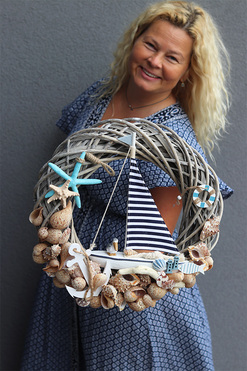 Żaglówka, marynistyczny wianek z łodzią, śr.40cm 