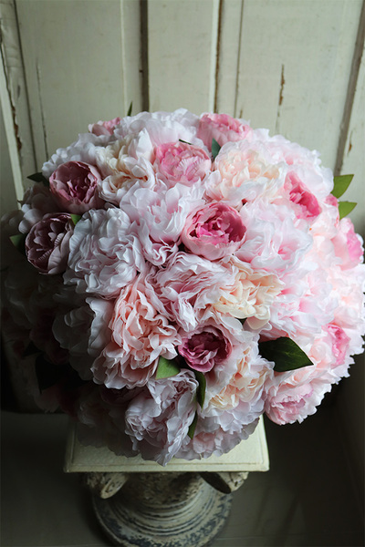 Pudrowy, kosz z różowymi piwoniami, wym.65x50cm 