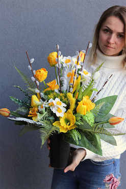 Spring Moment, bukiet nagrobny z wiosennymi kwiatami, wys.53cm