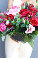 Pink Neulia Yrena, ciemno-różowy kompozycja w misie, wym.70cm