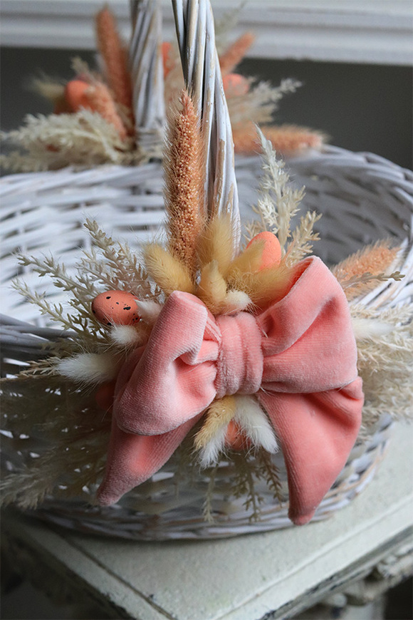 Morela Plushie, dwustronnie dekorowany koszyczek wielkanocny