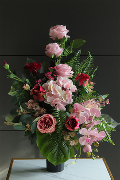 Pink Bento, bukiet nagrobny we wkładzie, wys.59cm 