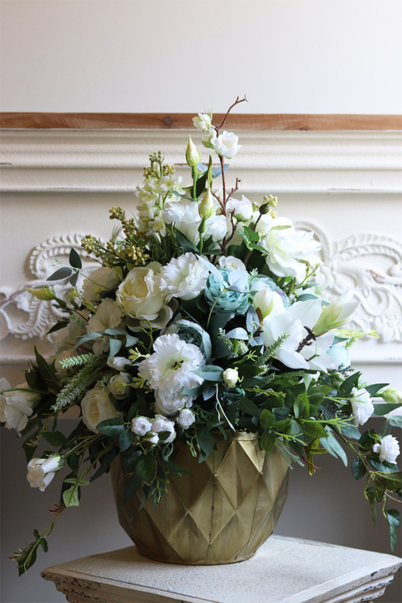 Blue Oceania Gold, kompozycja kwiatowa w naczyniu