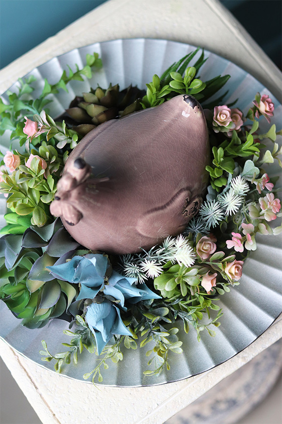 Kura na Grzędzie, wielkanocny stroik na srebrnej tacy, śr.33cm