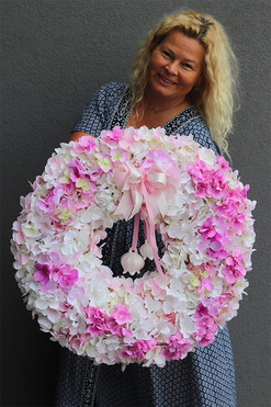 Hortensja Dream Love, duży wianek na drzwi z dzwoneczkami, śr.60cm