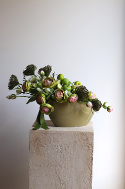 OD RĘKI Apple Green, kwiatowa w naczyniu z owocami, wym.30x44x34cm