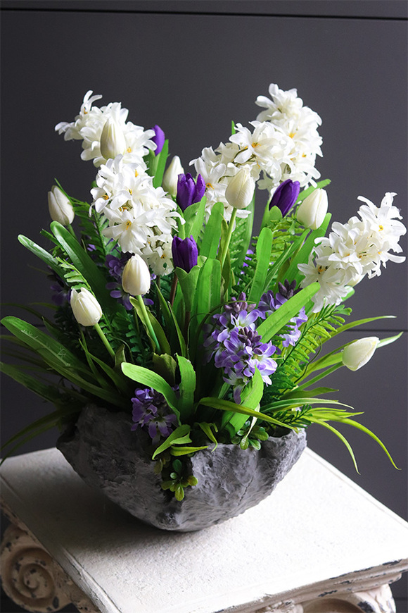 Volcan Spring Moment, kompozycja nagrobna w misie