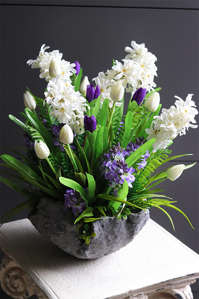 Volcan Spring Moment, kompozycja nagrobna w misie