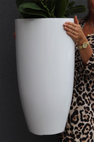 Fiberglass Grande Pudrovy 2, storczyk w białej donicy