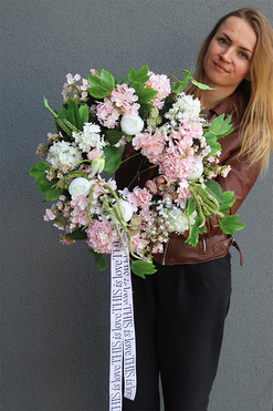 OD RĘKI Pink Flowers, wianek dekoracyjny na drzwi, śr.40cm