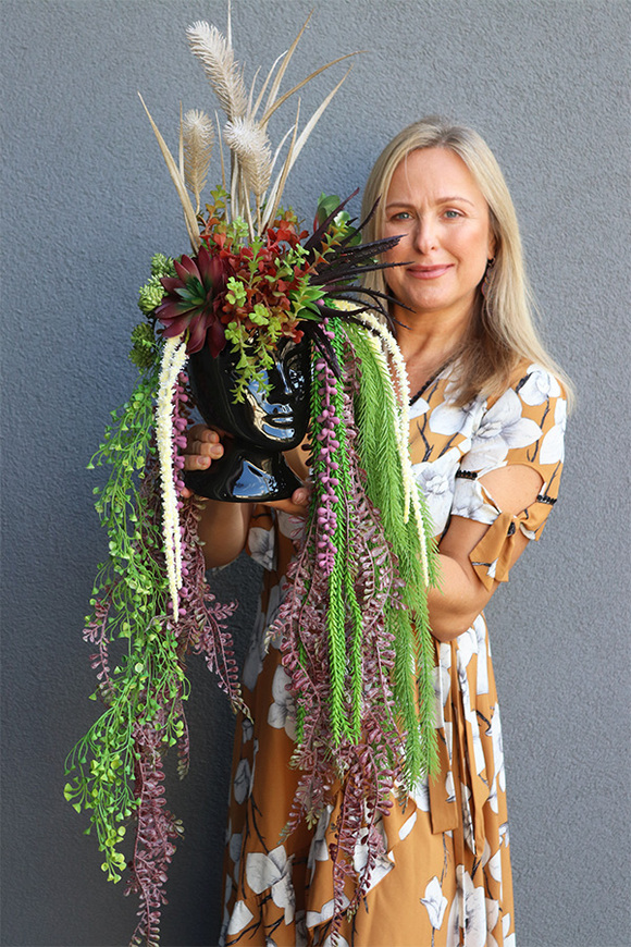 Cristina Head Deluxe, kompozycja sukulenty w głowie, wys.50cm+zwisy