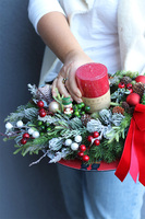 Dziadek w Jagodach, stroik ze świecą na talerzu