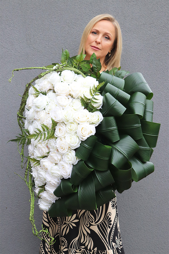 Broken Heart, wiązanka nagrobna w kształcie serca