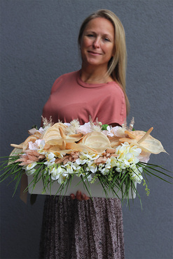 kompozycja kwiatowa New York Style, wys.20x50cm