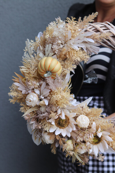 Boho Fall, asymetryczny jesienny wianek z dyniami