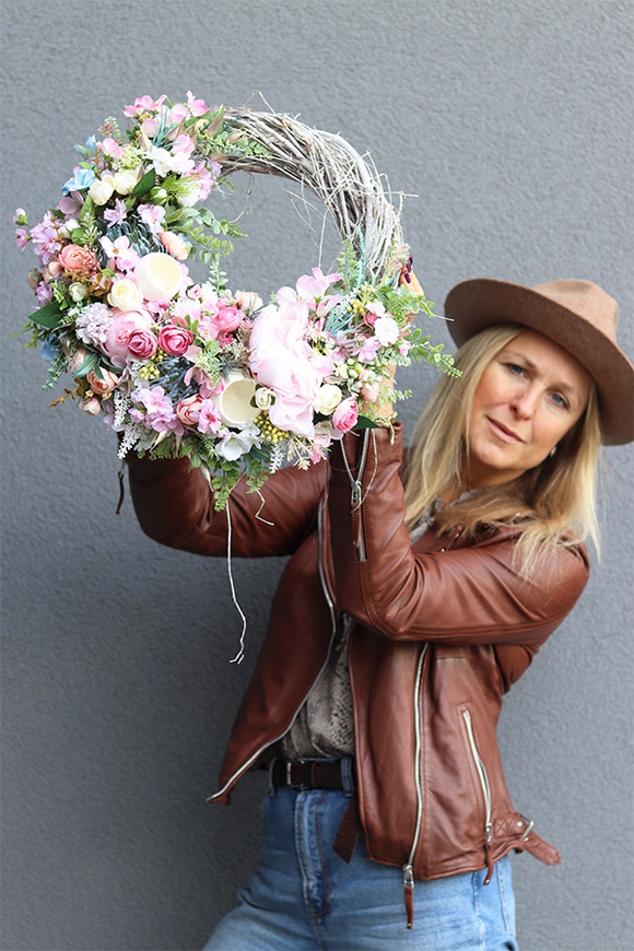 Delinia Pink, asymetryczny różowy wianek