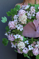 Kalina Light Pink, wiosenny wianek na drzwi