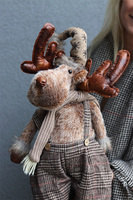 Reny Skandynawskie C, laleczka zimowa siedząca, chłopiec