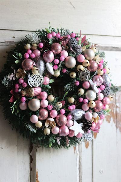 Pinkola, efektowny zimowy wianek, śr.27cm