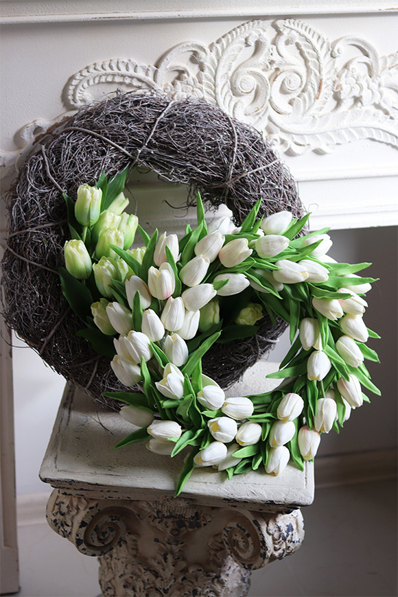 Tulips Simple, wiosenny wianek na drzwi z tulipanami