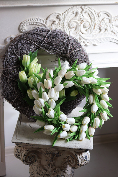 Tulips Simple, wiosenny wianek na drzwi z tulipanami