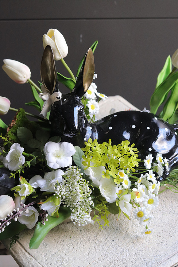 Czarny Piotruś, stroik wielkanocny z zajączkiem