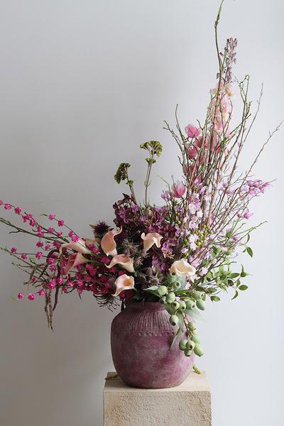 Etno Spring, wiosenna kompozycja w różowym wazonie