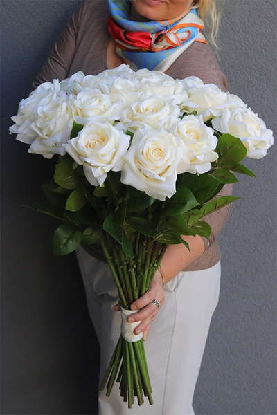 Luxuria, bukiet białych róż do wazonu