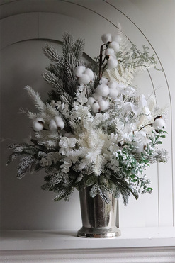 OD RĘKI Ośnieżony Reindeer, zimowa kompozycja w coolerze, wym.67x45cm