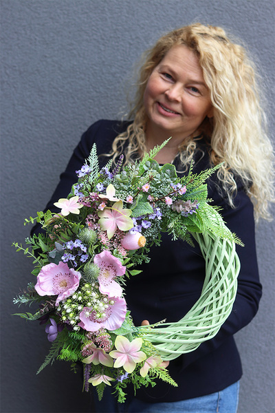 Montpellier, asymetryczny wianek na drzwi