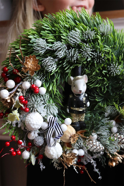 Witajcie w Bajce, świąteczny wianek na drzwi