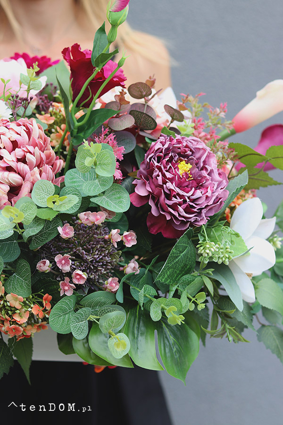 Denolla Gedda 2, kompozycja nagrobna z kallami