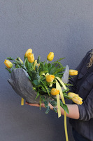 Yellow Dream Volcan, kompozycja nagrobna w misie