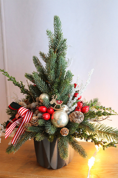 Deluro Design, realistyczna choinka świąteczna w donicy