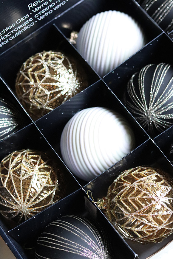 Golden Night, błyszczące świąteczne bombki